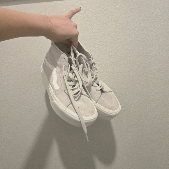 Vans - Picture 1 of 9